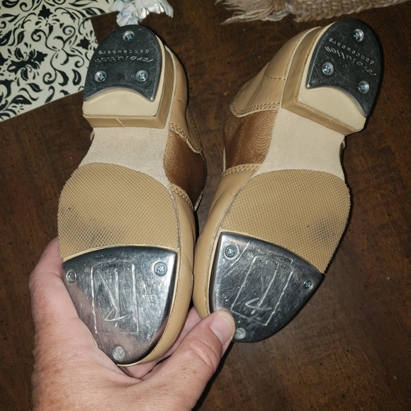 Girls slip on tap shoes - Picture 2 of 3